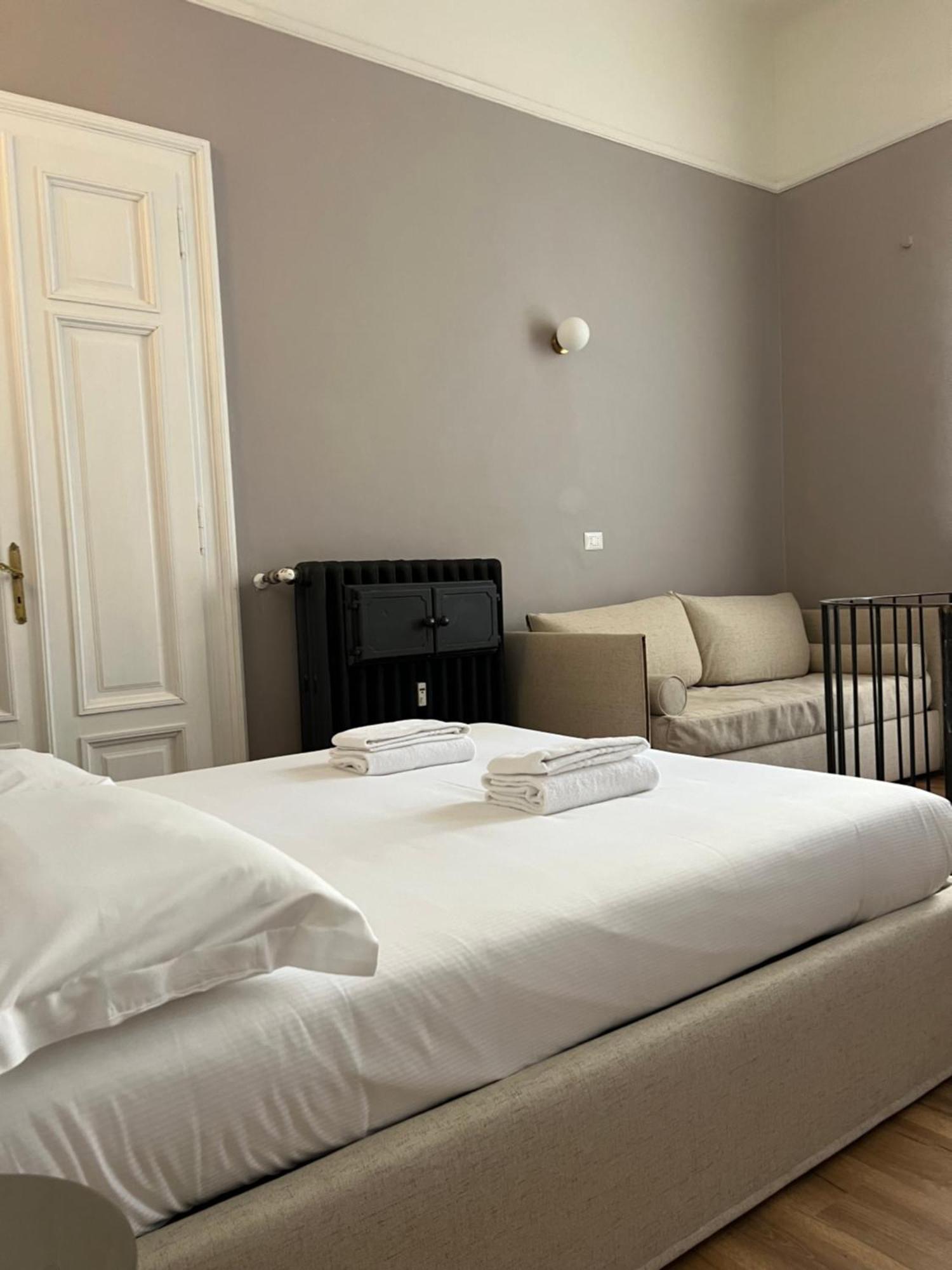 Turin Central Cavour Luaran gambar
