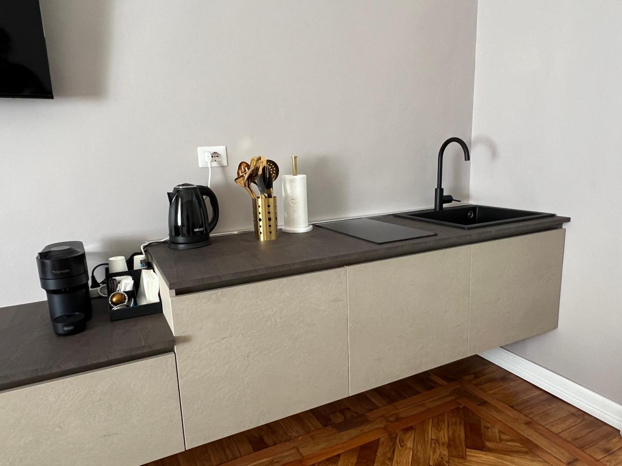 Turin Central Cavour Luaran gambar