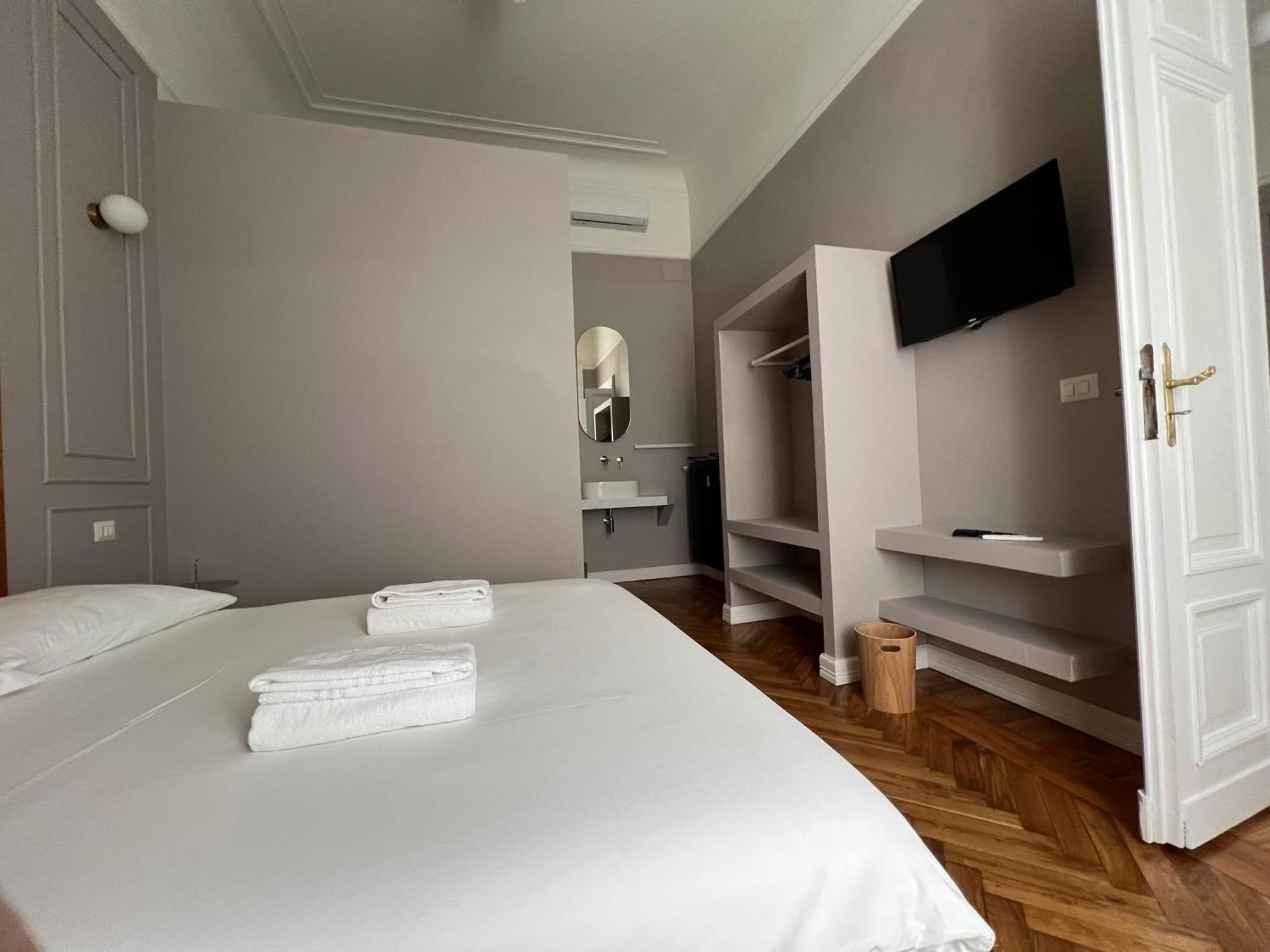 Turin Central Cavour Luaran gambar