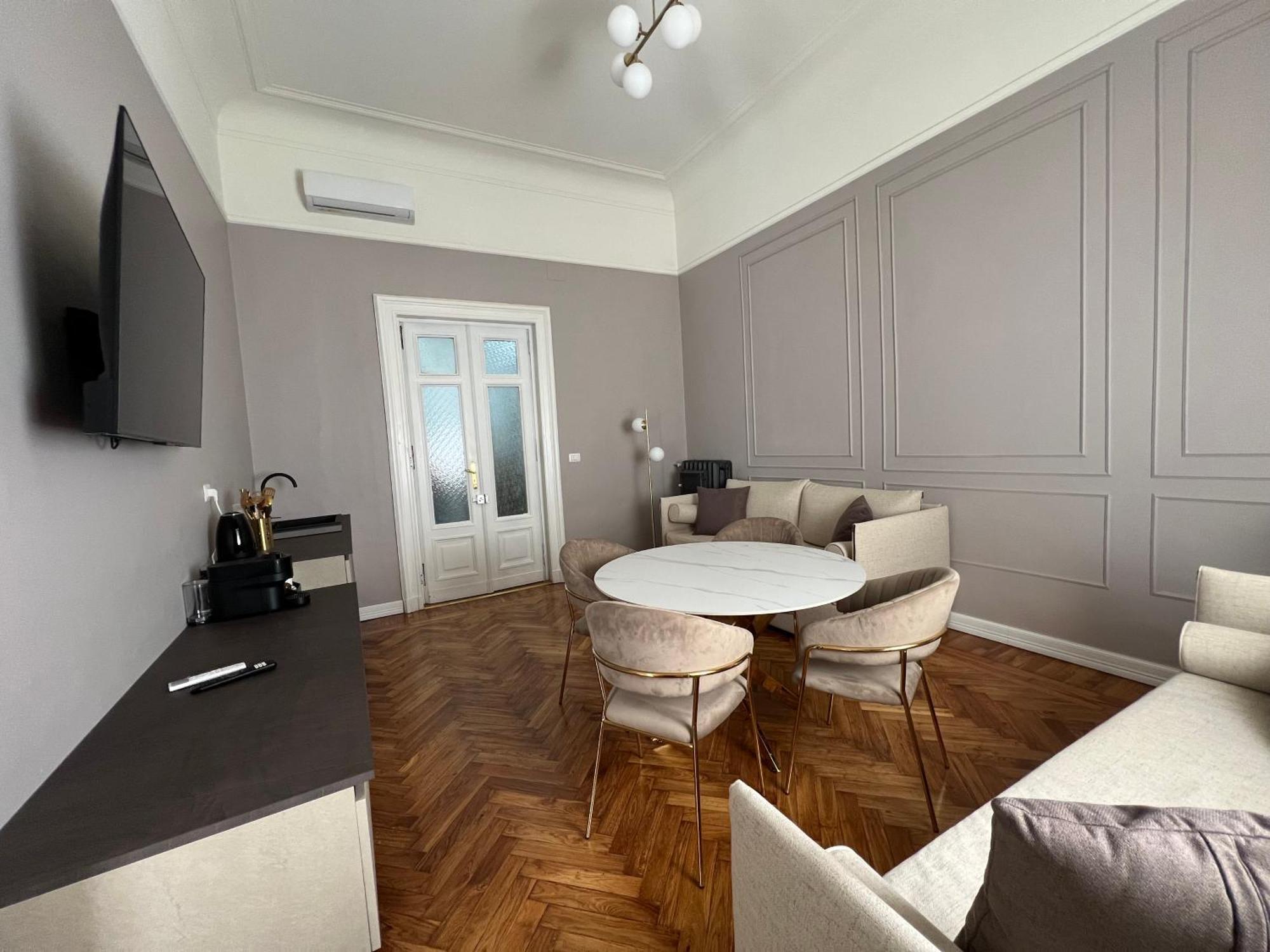 Turin Central Cavour Luaran gambar