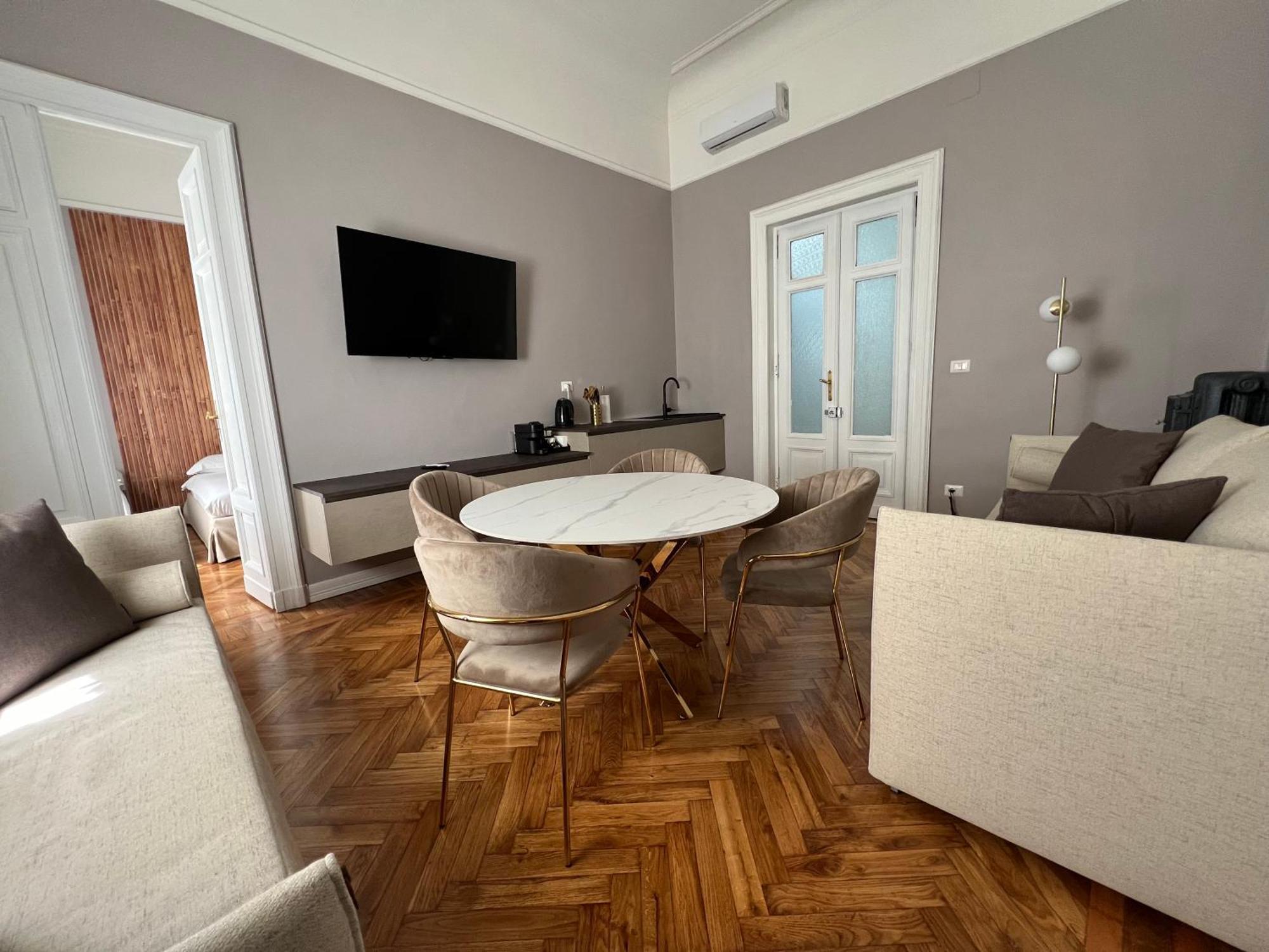 Turin Central Cavour Luaran gambar