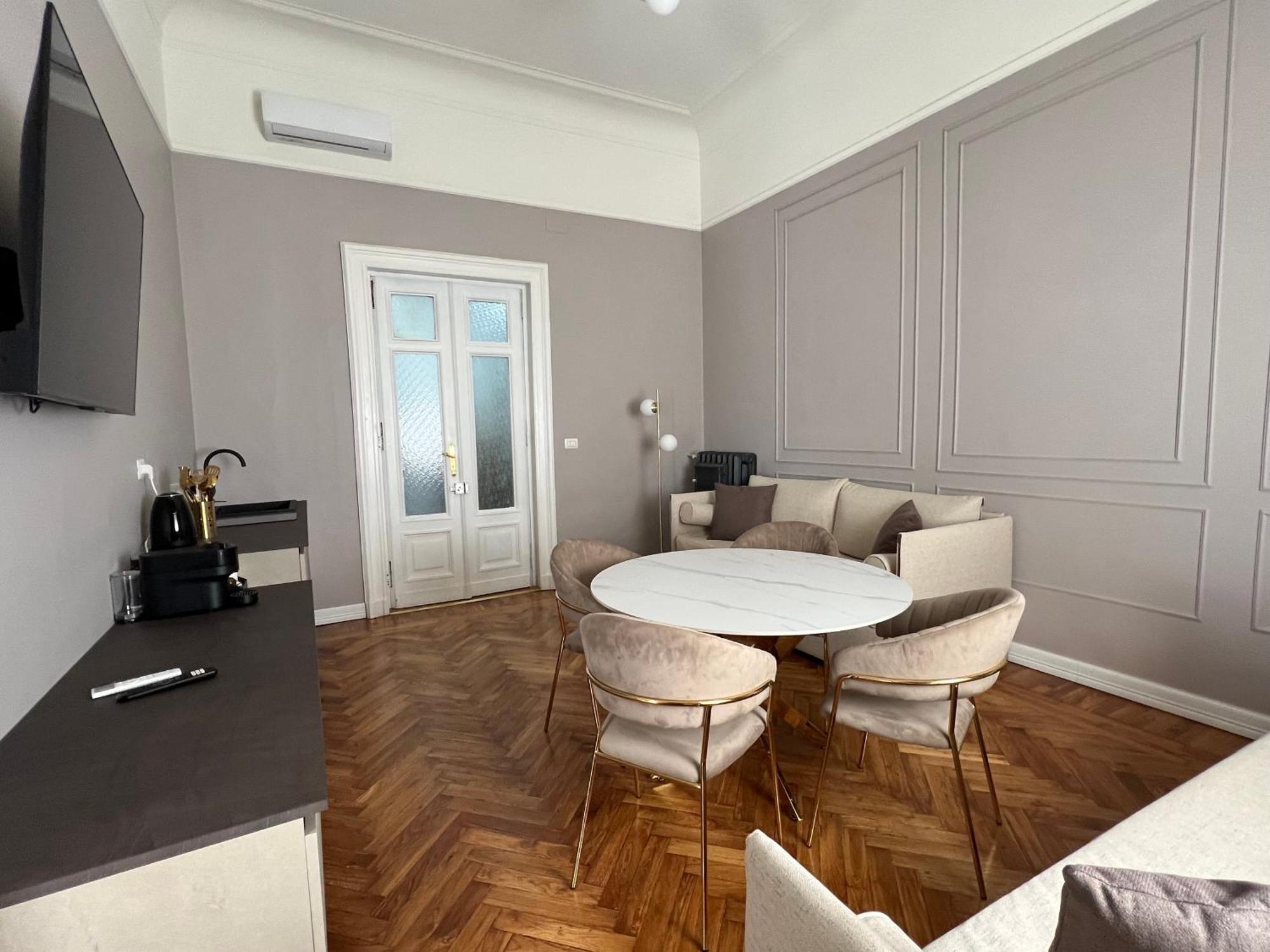 Turin Central Cavour Luaran gambar
