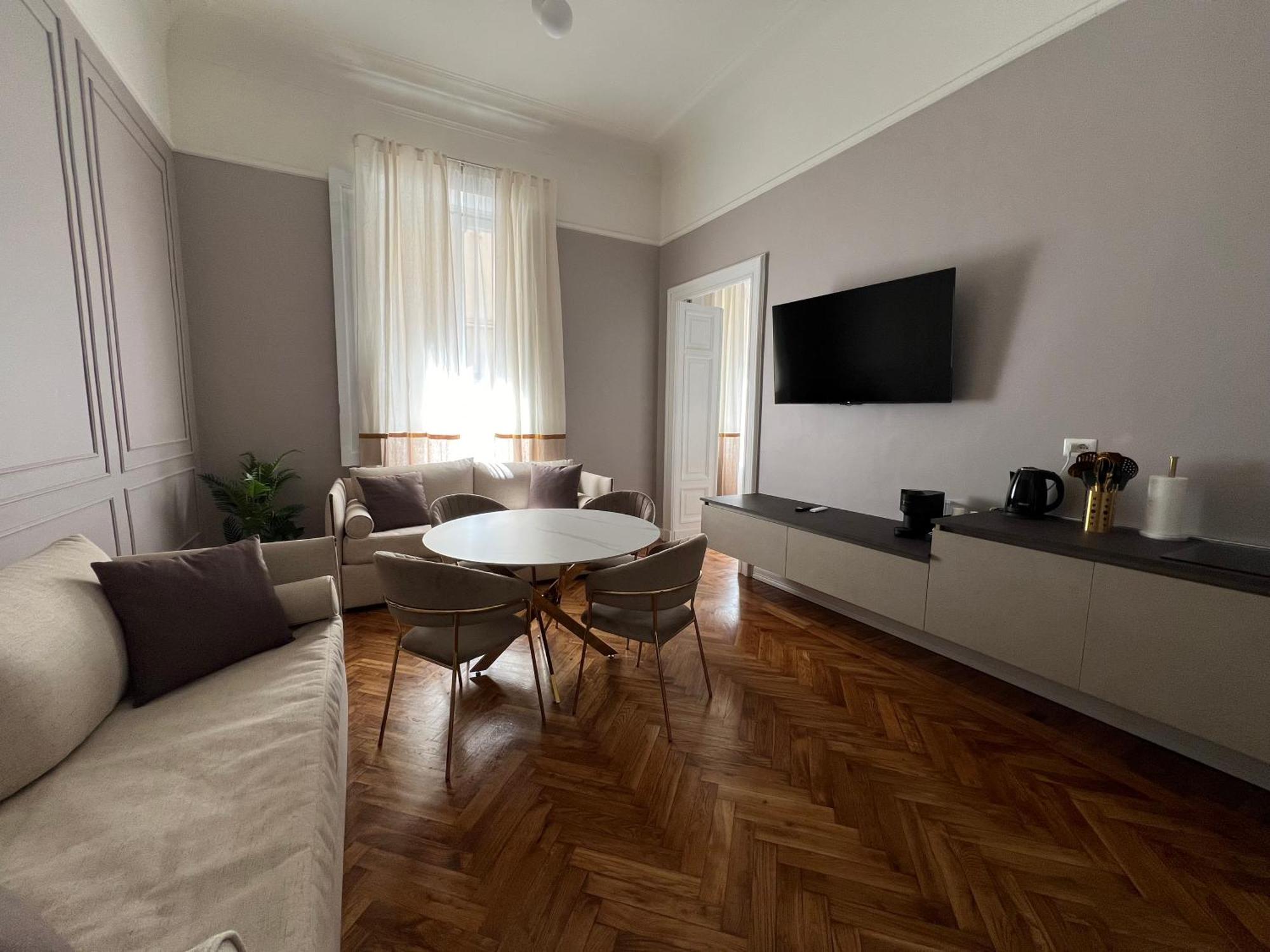 Turin Central Cavour Luaran gambar